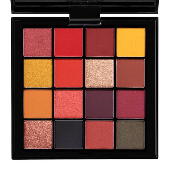 Nyx PHOENIX eyeshadow palette bundle 4x4 and traveller edit - Picture 4 of 5